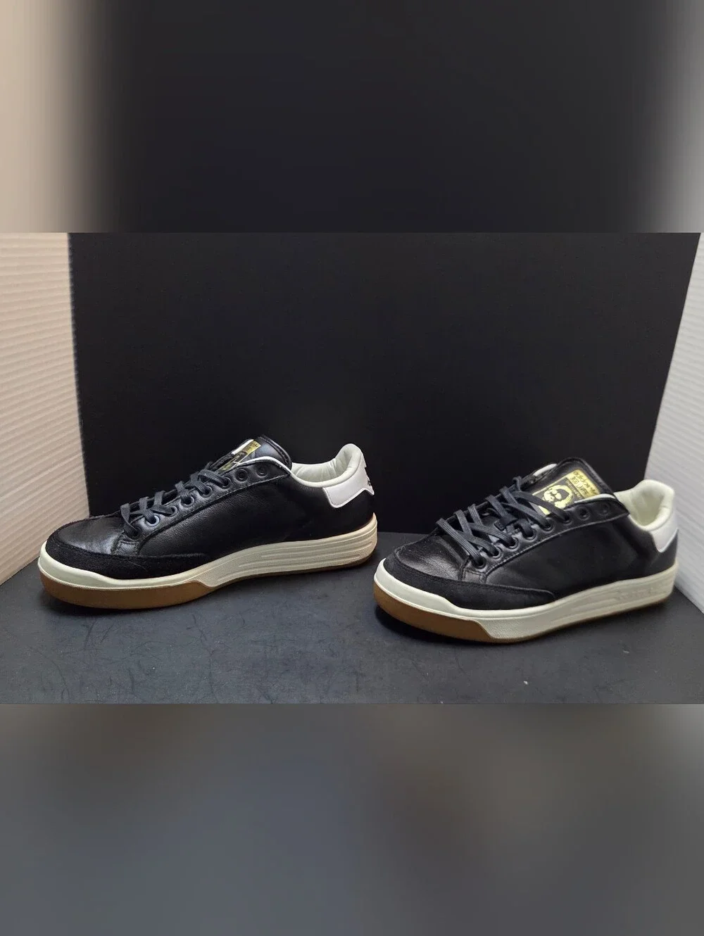 Adidas Rod Laver Black Off White GY3603 Sneakers Mens Size 8.5 Gum Sole. 0200
